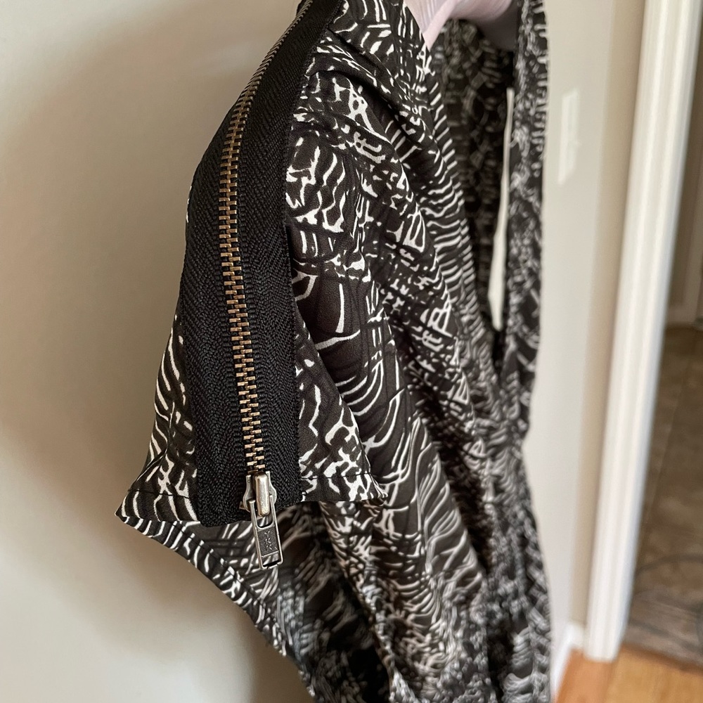 GUESS zipper sleeve detail dress